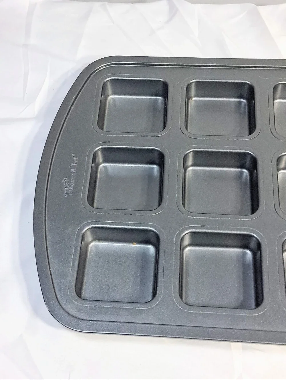Pampered Chef Brownie 12 Square Baking Pan 16